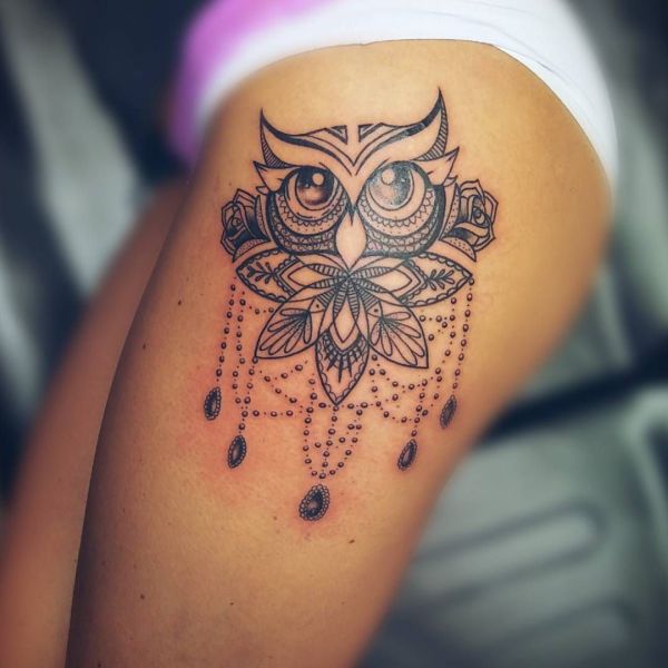 Tetovanie na boku pre dievčatá: náčrty, vzory, nápisy, malé tetovanie, kvety, zvieratá, draci, ruže. Foto