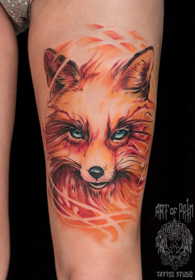 Τατουάζ αλεπού ρεαλισμός στο ισχίο