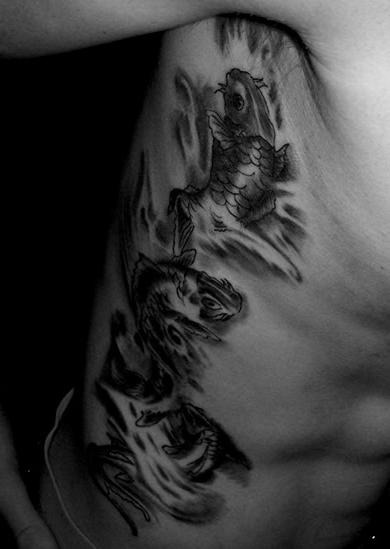 Τατουάζ στο πλάι