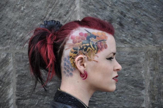 tatouage sur le crâne