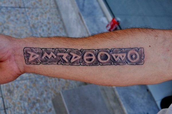 Tatuagem em grego com traduções. Fotos, frases