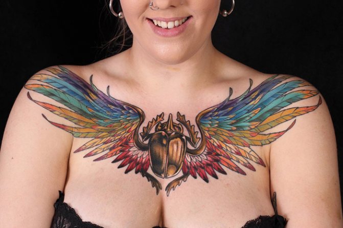 Tatuaj pe piept la fete. Fotografii, legende, schițe