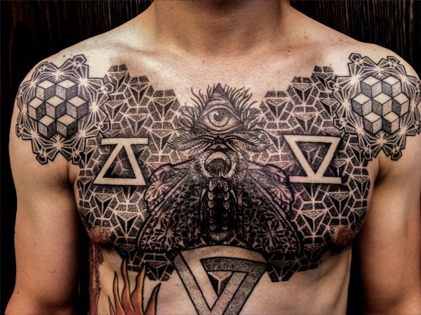 Tetovējums uz krūtīm vīriešiem. Skices, foto, skaisti lieli un mazi