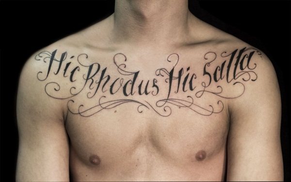 Tatuagem no peito para homens. Esboços, fotografias, grandes e pequenos belos