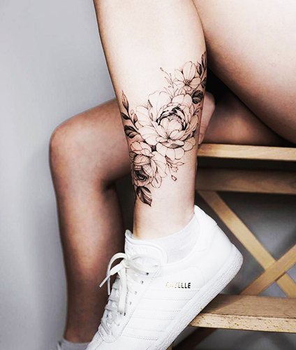 女孩小腿上的纹身，男性。草图、照片、意义