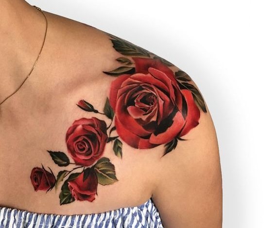 Tetoválás a kulcscsonton lányoknak. Vázlatok, női feliratok, minták, madarak, virágok, csillagok