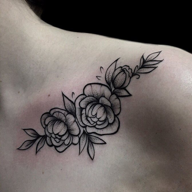 Татуировка роза на ключицата - Женска татуировка роза на ключицата