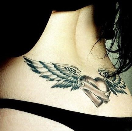 Tatuoinnit tyttöjen takapuoleen. Kuva ja merkitys