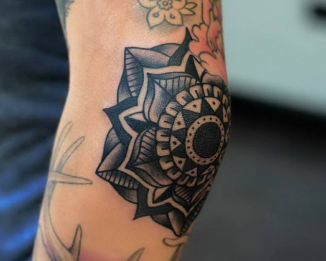 Tetovanie na lakti - Tetovanie na lakti