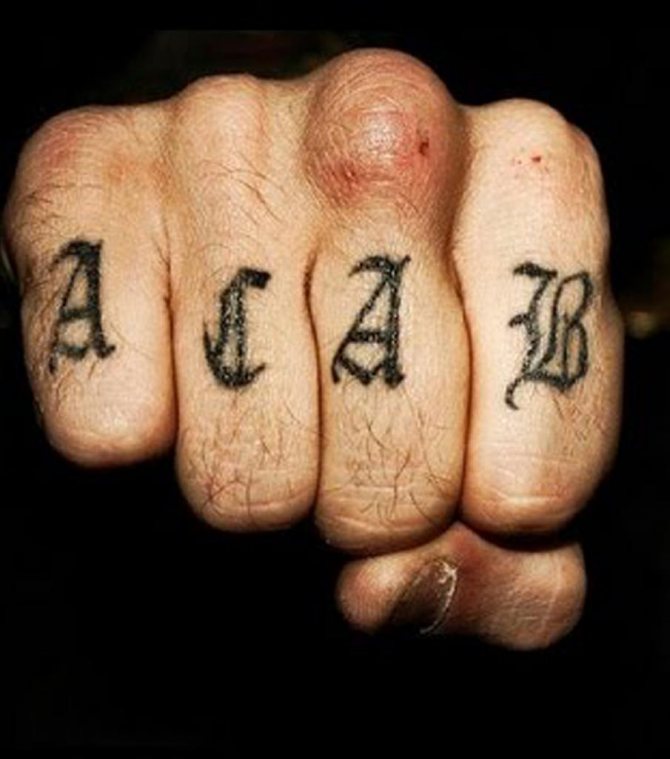手指上的纹身