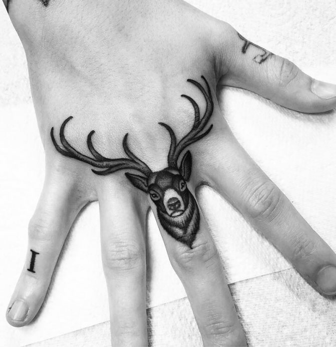 Tetovējums uz pirksta - Tetovējums uz pirksta - Vai tas sāp, lai tetovētu pirkstu
