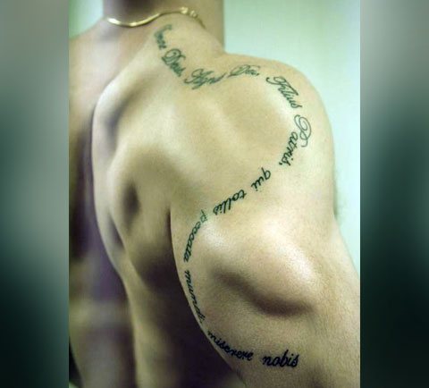 Tetovanie na ramenách pre mužov