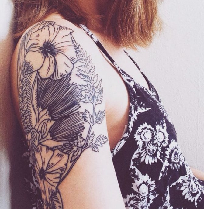 肩のタトゥー - Tattoo on shoulder