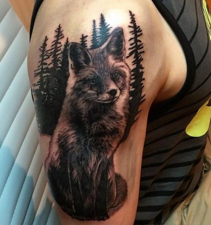 Tatuaj pe braț Fox și Wood