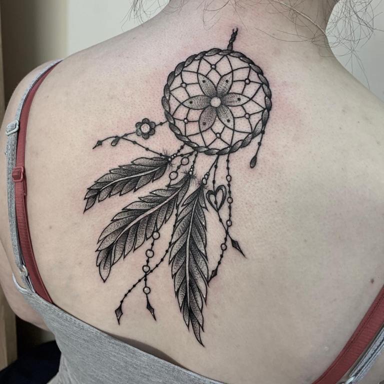 Tetoválás a gerincen a lányok számára