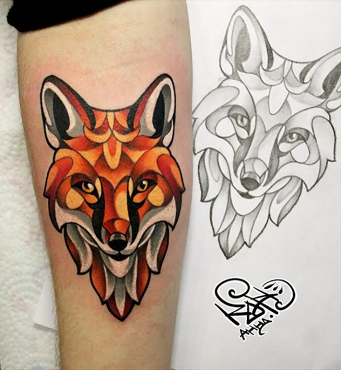 前臂上的橙色狐狸纹身