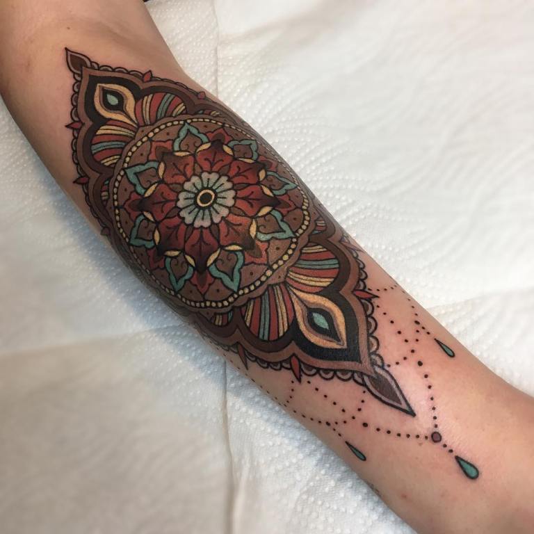 tatovering på underarm kvinde