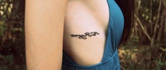 Tatuaggio sulle costole delle ragazze foto
