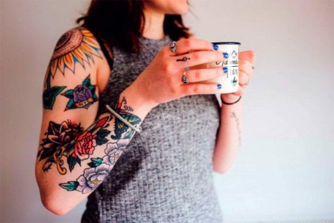 tetoválás a kezén