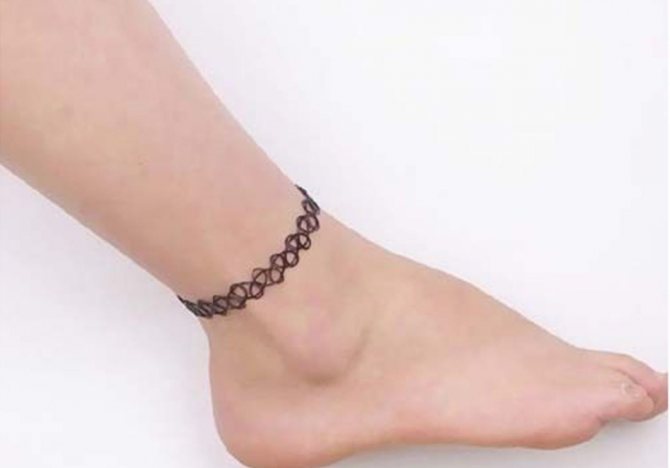 Tatuaggio sulla caviglia