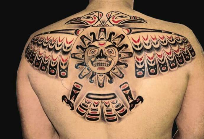 tetoválás a háton