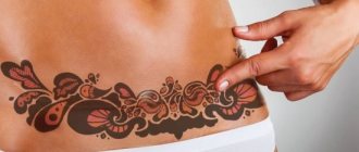 Tetoválás a lányok gyomrában fotó