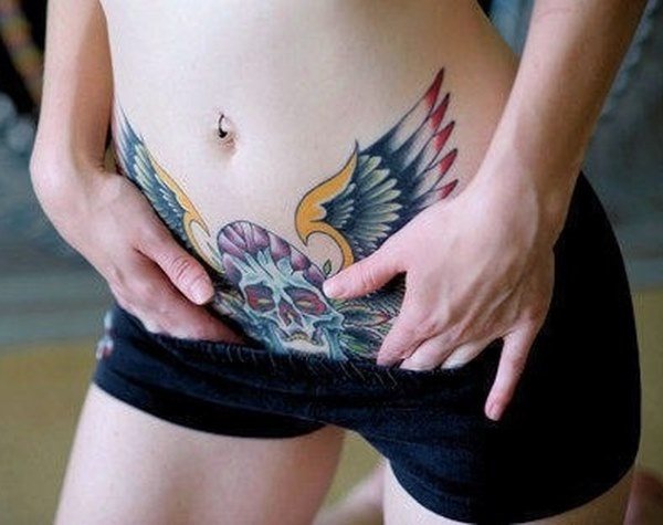 Tetoválás a hasán a szülés utáni lányok számára, hogy elrejtse a striákat