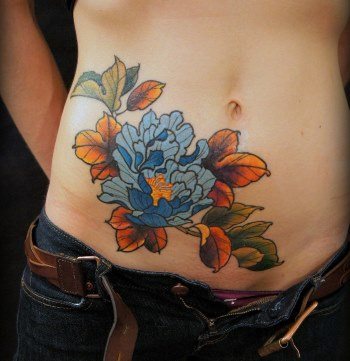 Tatuagem na barriga para raparigas pós-parto