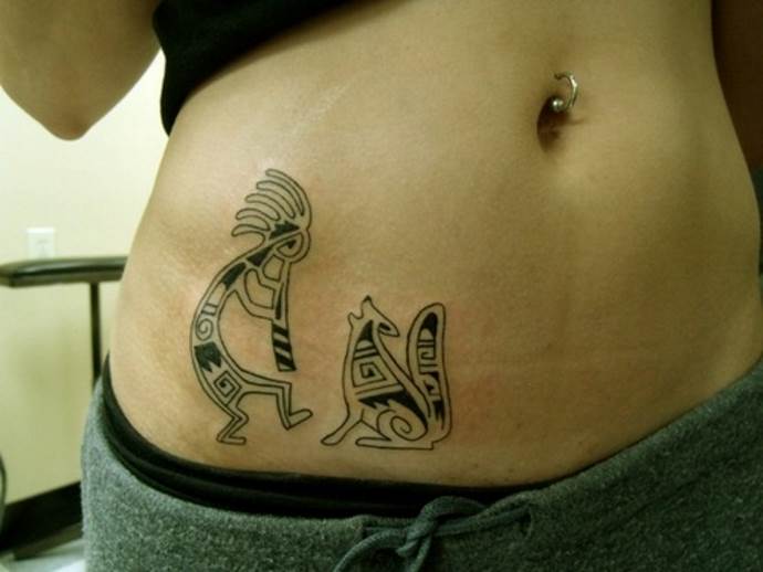 Τατουάζ στην κοιλιά