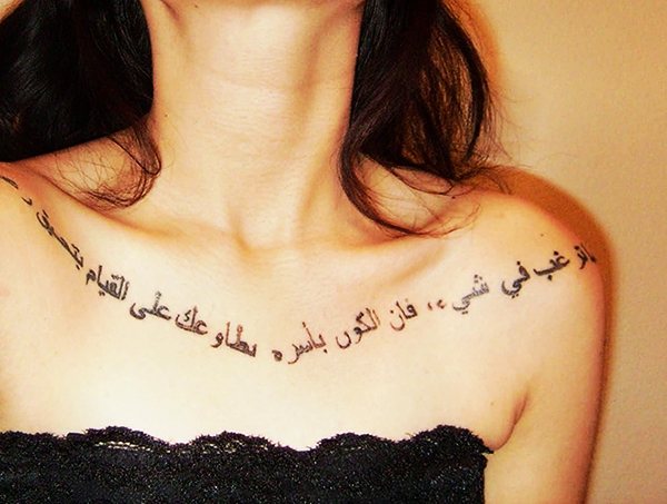 Inscrições de tatuagens na clavícula para raparigas em traduções latinas. Fotos, esboços