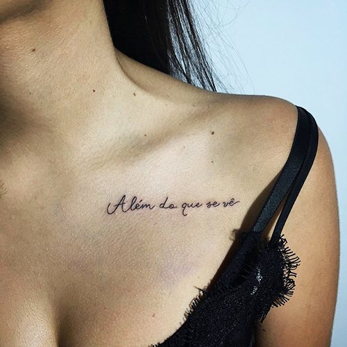 Tatuiruočių užrašai ant mergaičių raktikaulio lotyniškais vertimais. Nuotraukos, eskizai