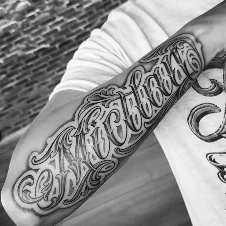 tetovējums uz rokas
