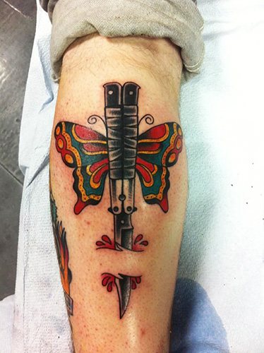 Tattoo Papillon coltello. Foto, significato, schizzi della rosa, l'iscrizione, una ragnatela