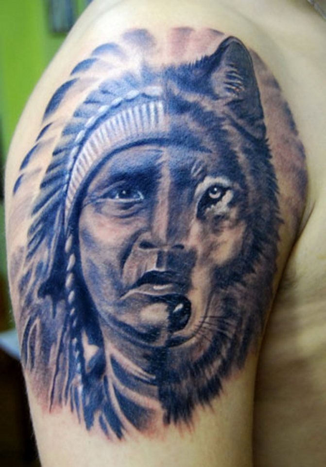 Tetoválás amulett a totem állat farkas formájában
