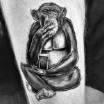 Macaco tatuado