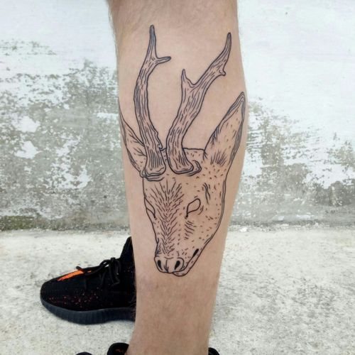 Tattoo hjort. Foto, hvad det betyder, skitser til piger, mænd på armen, benet, låret