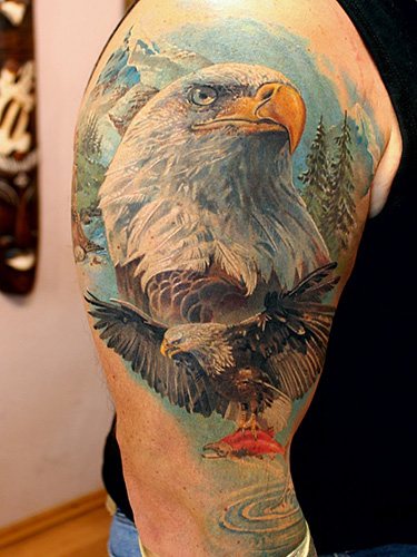 Tatuaj cu un vultur pe gât, umăr, piept, braț, spate. Schițe, semnificație, fotografie