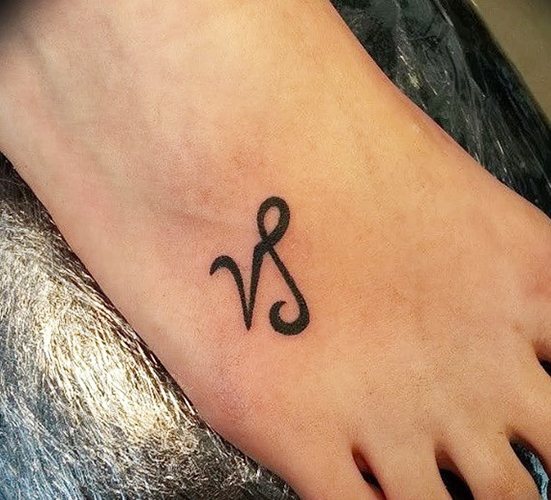 Tatuaj Aries pentru fete. Schițe, fotografie, valoare pe braț, gât, picior, claviculă, spate, abdomen