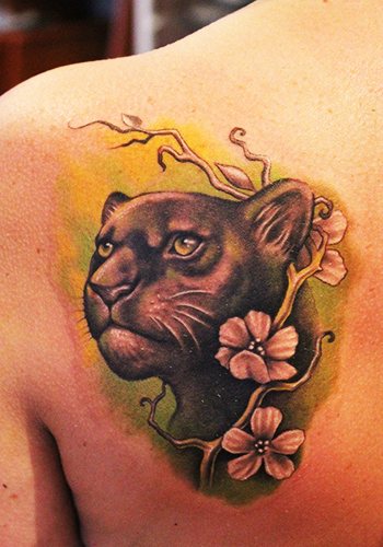 Panther tatuaj pentru fete. Semnificație, fotografie, pe braț, pe picior, pe umăr, pe spate, în partea inferioară a spatelui