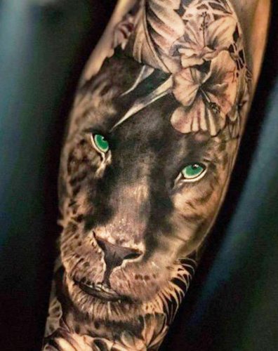 Tatuiruotė pantera mergaitėms. Reikšmė, nuotrauka, ant rankos, kojos, peties, nugaros, apatinės nugaros dalies