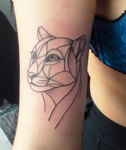 Tatuiruotė pantera mergaitėms. Reikšmė, nuotrauka, ant rankos, kojos, peties, nugaros, apatinės nugaros dalies