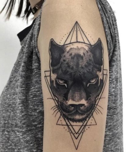 Tatuaj pantera pentru fete. Semnificație, fotografie, pe braț, pe picior, pe umăr, pe spate, în partea inferioară a spatelui
