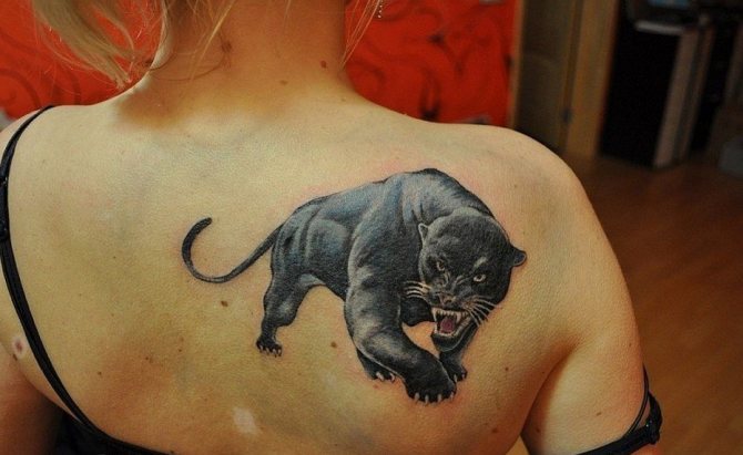 Татуировка на пантера върху момиче