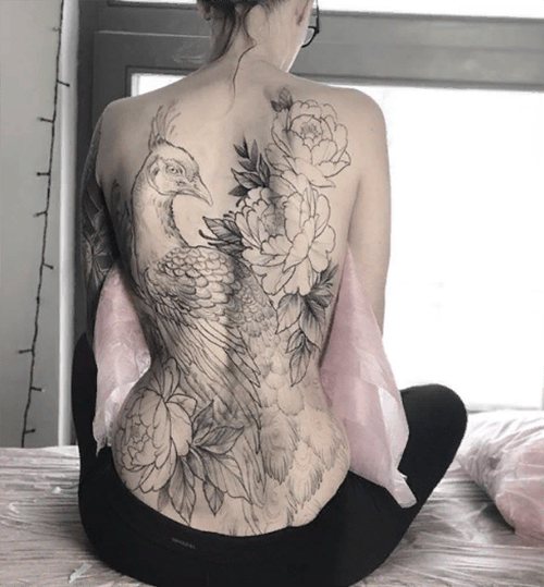 tatuaggio pavone posteriore completo