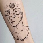 Planetos tatuiruotė ant rankos