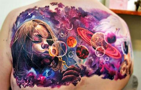 Tatuaggio pianeta sulla schiena