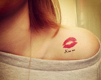 Tatuaj sărut fotografie