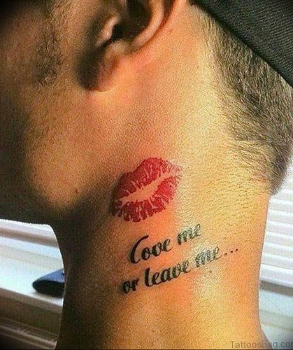 Tatuointi suudelma kaulaan tytöille, miehille. Merkitys, valokuva