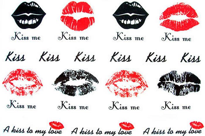 Tatouage de baiser sur le cou pour les filles, les hommes. Signification, photo