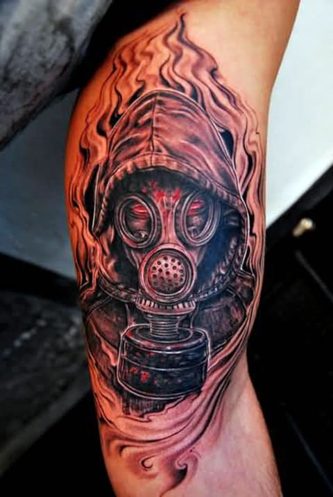 Gasmasker tattoo - foto op de hand
